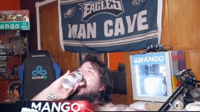 Ivre, Mang0 est provisoirement banni de Twitch pour avoir trop bu