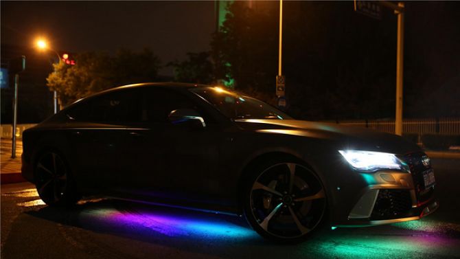 Il transforme sa voiture pour y inclure un PC