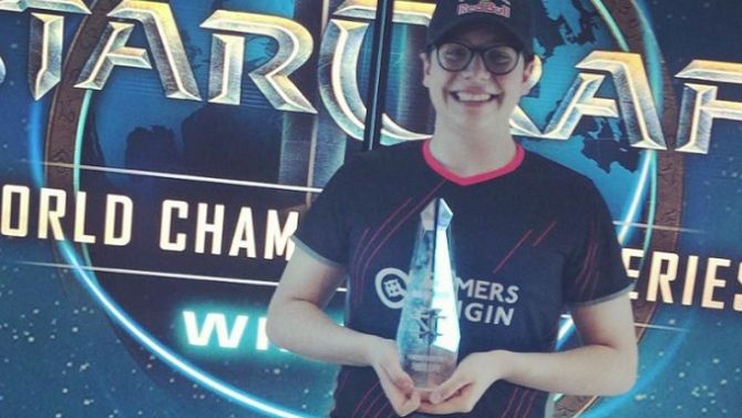 Starcraft II : À 16 ans, il joue pour une structure française et fait tomber le champion du monde