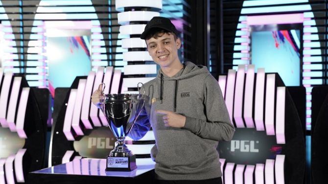 FIFA 19 : Un petit LQE pour finir ? La boulimie de titres de "F2Tekkz" continue