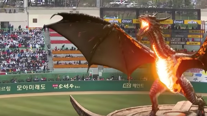 L'image du jour : Un dragon débarque dans un stade, la démo technologique impressionnante