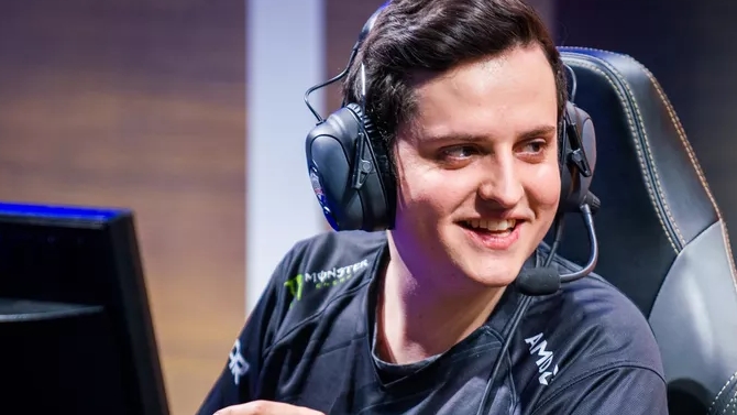 League of Legends : sOAZ sera analyste en Chine pour la fin de saison de la LPL