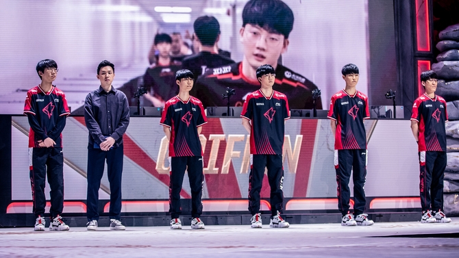 League of Legends : Les joueurs de Griffin s'expriment sur les abus de leur head coach, sanctionné par Riot Games