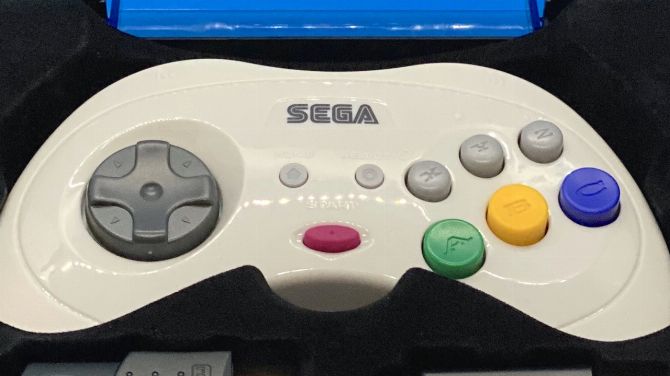 SEGA : D'autres manettes Saturn annoncées en Europe et des nouvelles des manettes Dreamcast