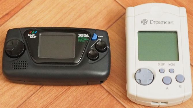 Game Gear Micro vs Mega Drive Mini, VMU Dreamcast, etc., le plein de photos