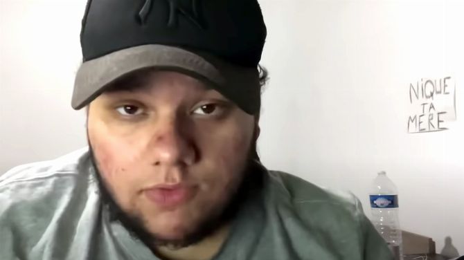 L'image du jour : Sa PS5 est déjà morte, il tente de garder son calme mais c'est trop dur