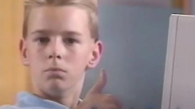 L'image du jour : Un "écran" ultrawide avec du matos des années 90-2000 ?