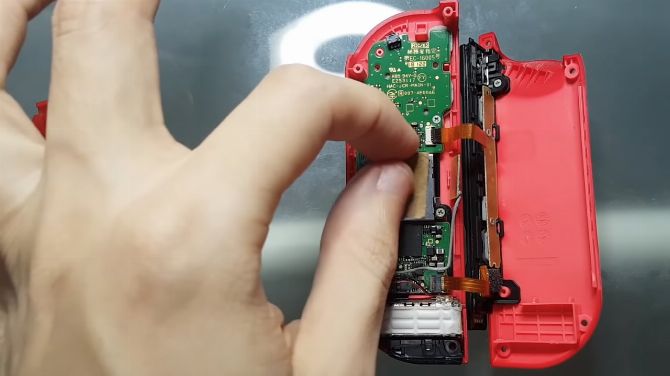 Nintendo Switch : Pour éliminer le Joy-Con Drift il suffirait... d'un morceau de carton, la vidéo