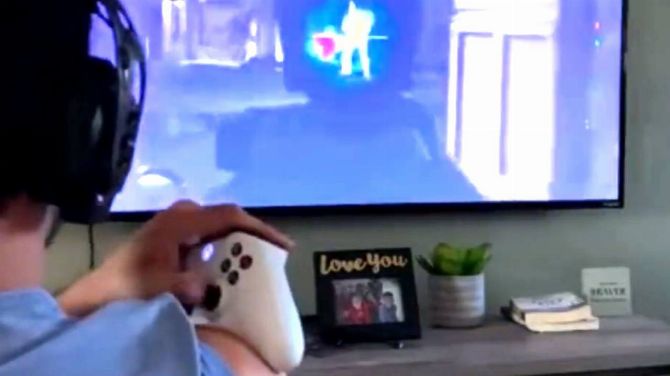 L'image du jour : Être bon avec une seule main sur un FPS ? C'est possible