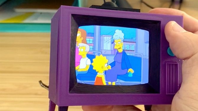 L'image du jour : Une mini TV Simpson qui diffuse aléatoirement des épisodes