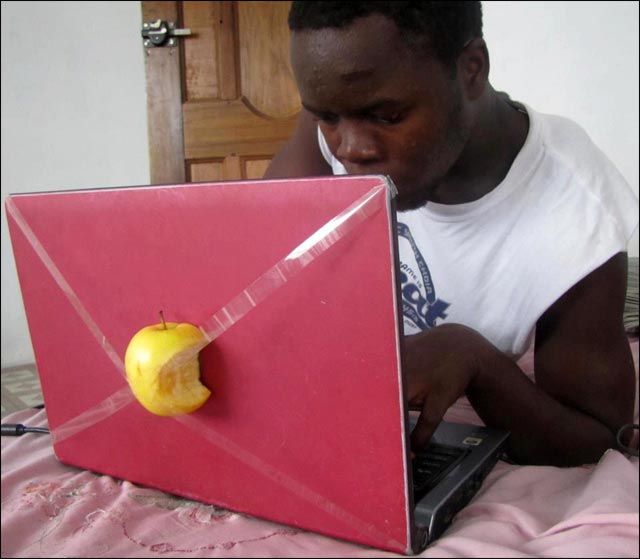 Le prochain MACBOOK en photos ICI.