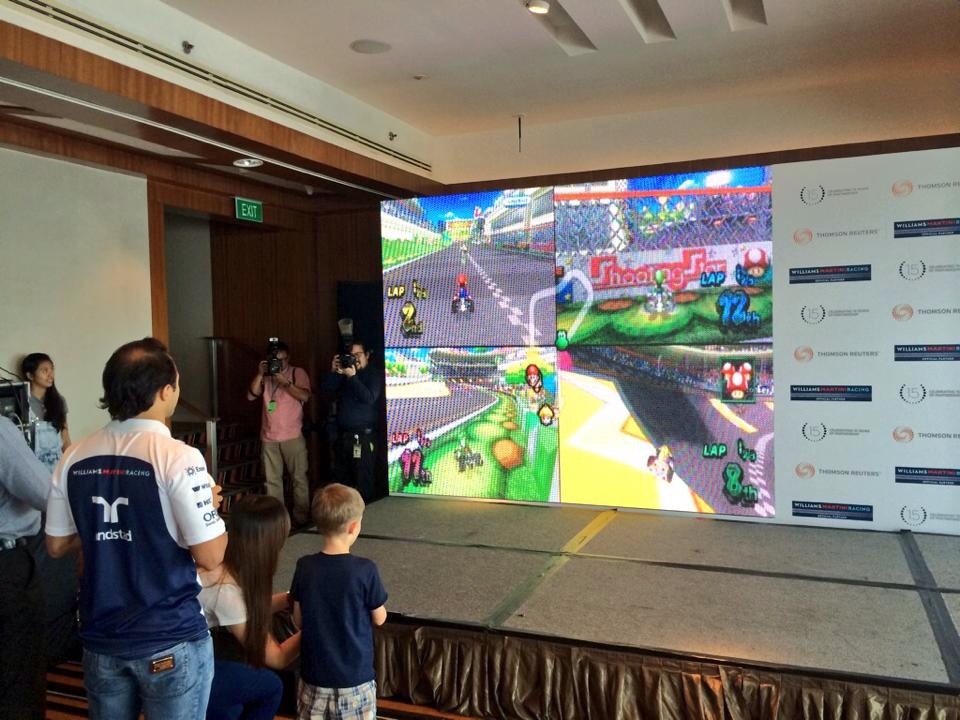 Quand Felipe Massa joue à Mario Kart !