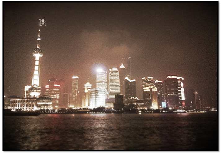 Photo #2 : Donkey-Kong en promenade à Shanghai..