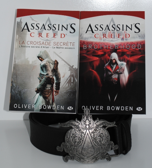 Mes cadeaux d'anniversaire geek :D (Ceinture Assassin's Creed et livre FF7 inside!)