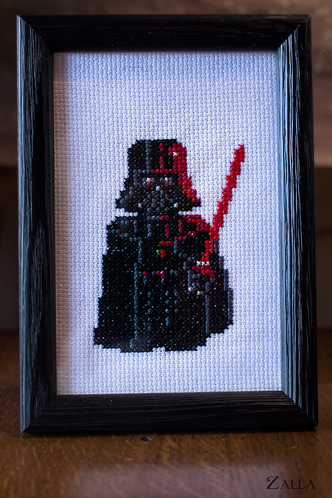 Les perles Hama, c'est trop mainstream. Rejoins le coté obscur de la Broderie!