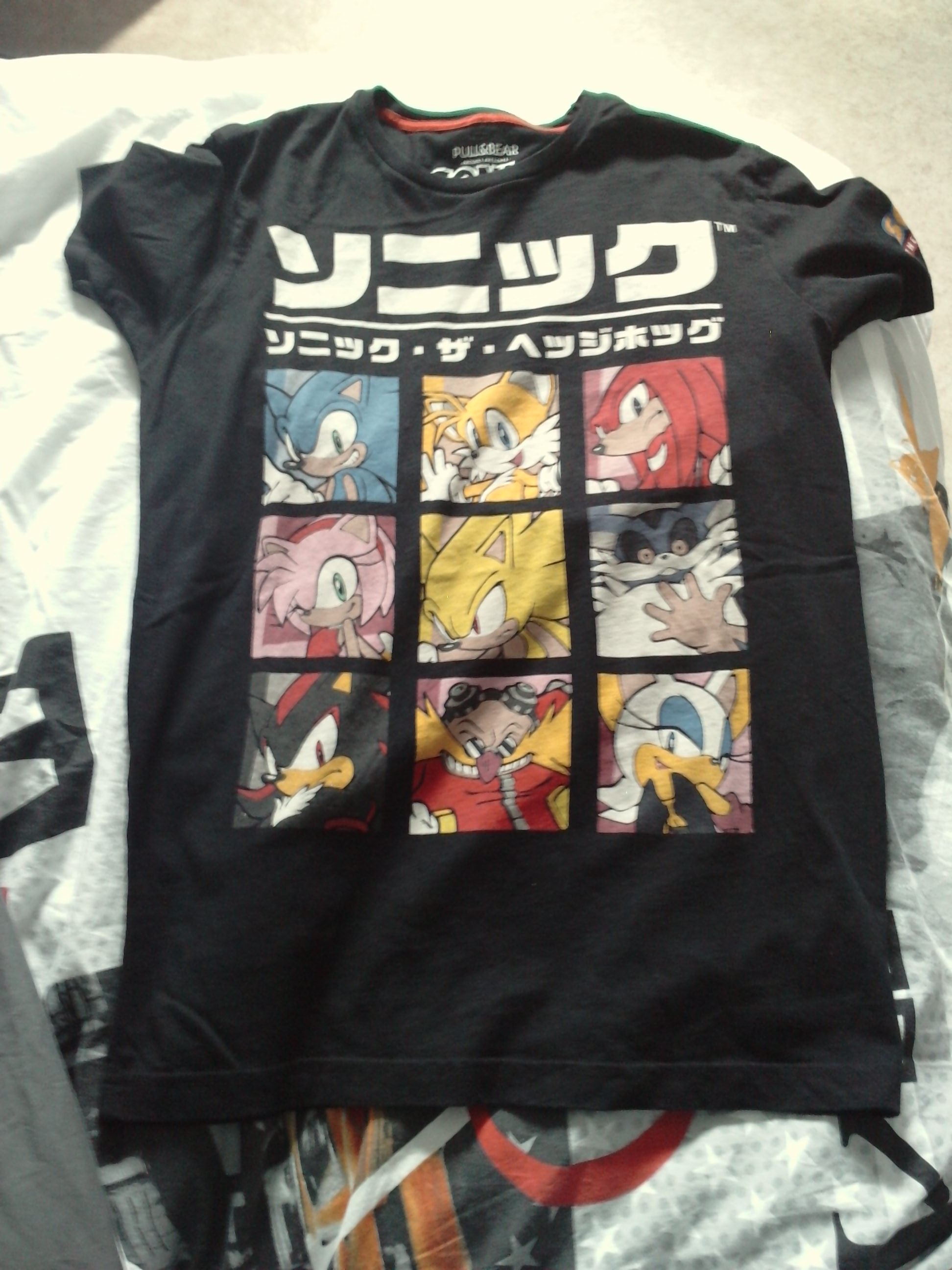 T-shirt sonic.