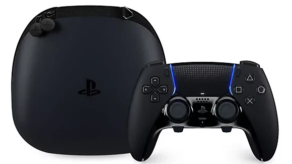 Manette PS5 DualSense Edge Midnight Black et sa pochette de protection.