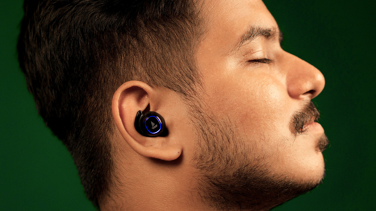 Attention, « utiliser des écouteurs Bluetooth, c’est comme mettre un micro-ondes sur sa tête », un expert lance l'alerte