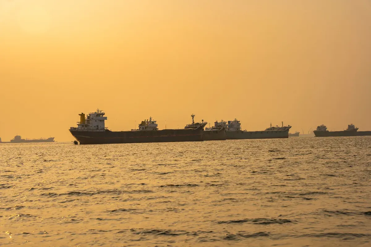 Six mois de salaire en une traversée : pourquoi certains marins acceptent de risquer leur vie dans le détroit d'Ormuz