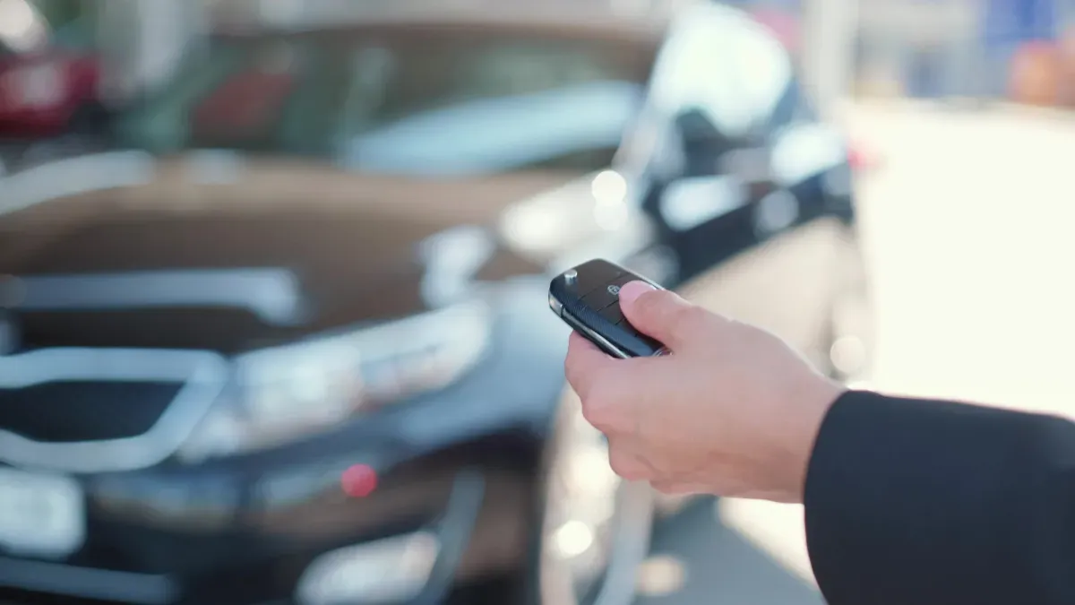 Pourquoi certains enveloppent leurs clés de voiture dans du papier aluminium : quand vous saurez, vous ferez la même chose