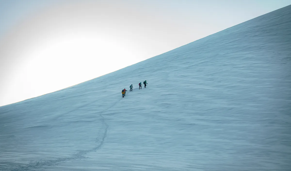 Des géologues montent pour la première fois sur la glace du mont Ararat où l'arche de Noé se serait échouée : « nous avons obtenu toutes les données nécessaires »