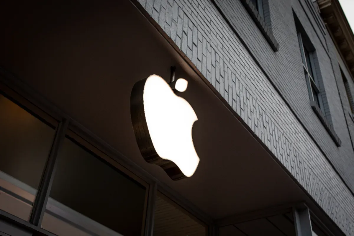 Cet homme avait stocké 7 000 ordinateurs Apple pour les revendre améliorés : Steve Jobs a préféré tous les enterrer dans une décharge