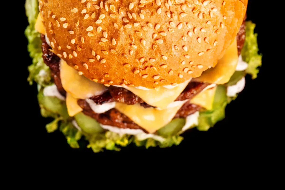 Que contient réellement le Big Mac ? Découvrez la composition exacte et peu appétissante du célèbre burger McDo