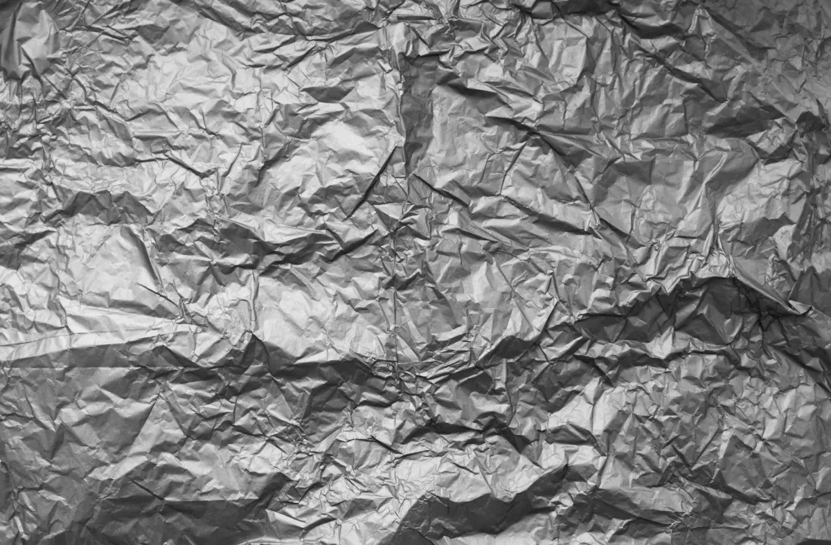 Appliquer du papier aluminium sur les murs de votre maison : les raisons pour lesquelles les entrepreneurs le conseillent et le moment idéal pour le faire