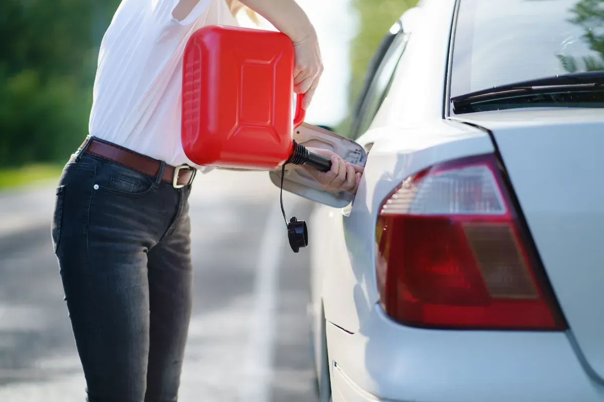 Prix du carburant : pour économiser sur l'essence, ils remplissent leur réservoir à l'huile alimentaire