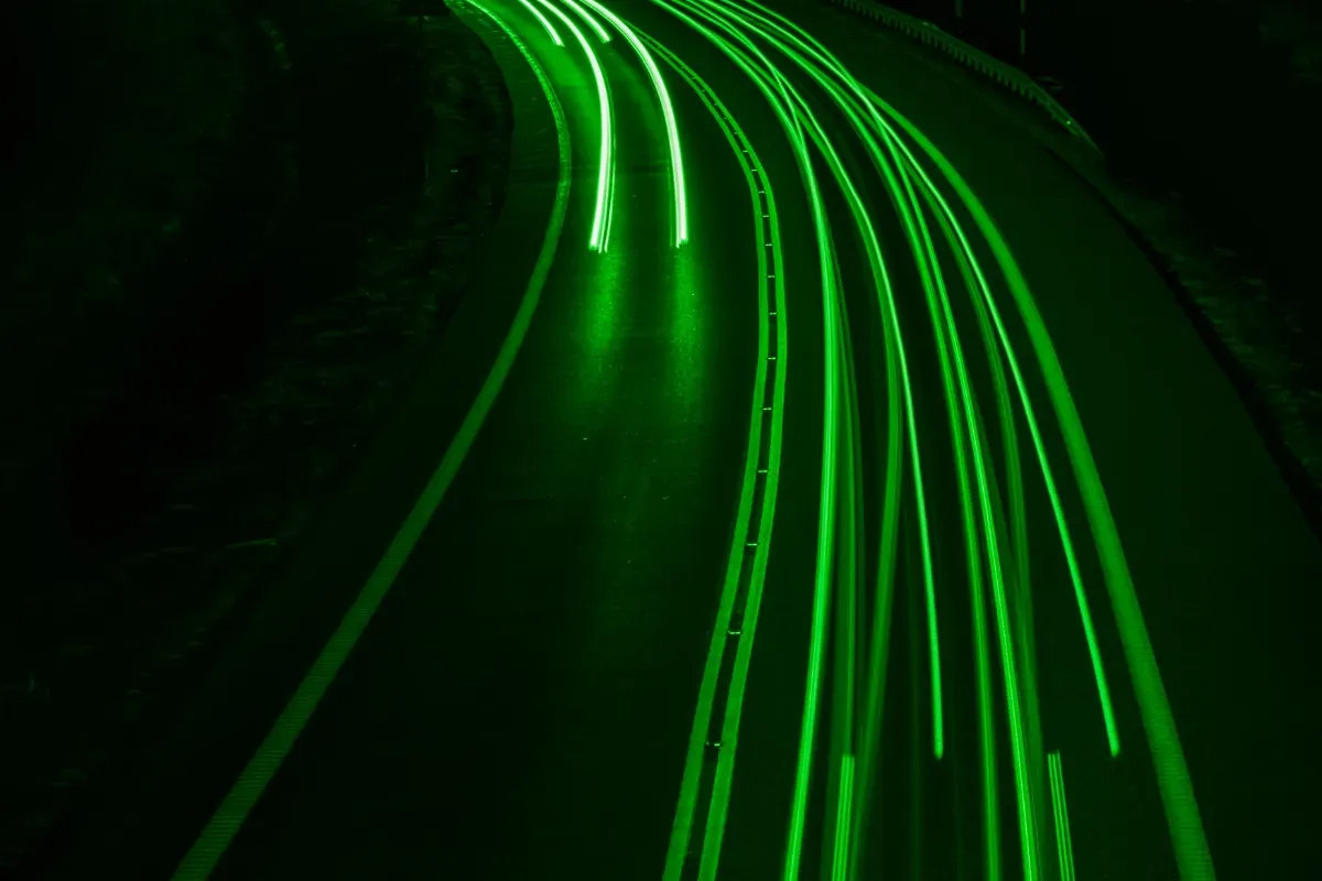 La Malaisie a substitué les lampadaires par des routes phosphorescentes, jusqu'à ce qu'un souci important apparaisse