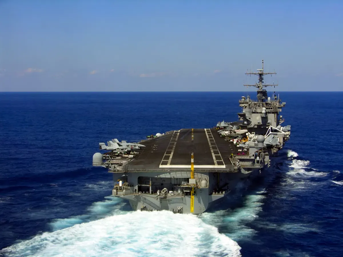 Un sous-marin australien de 850 millions de dollars a "coulé" un porte-avions Nimitz américain de 5,5 milliards en échappant à 6 forces spéciales