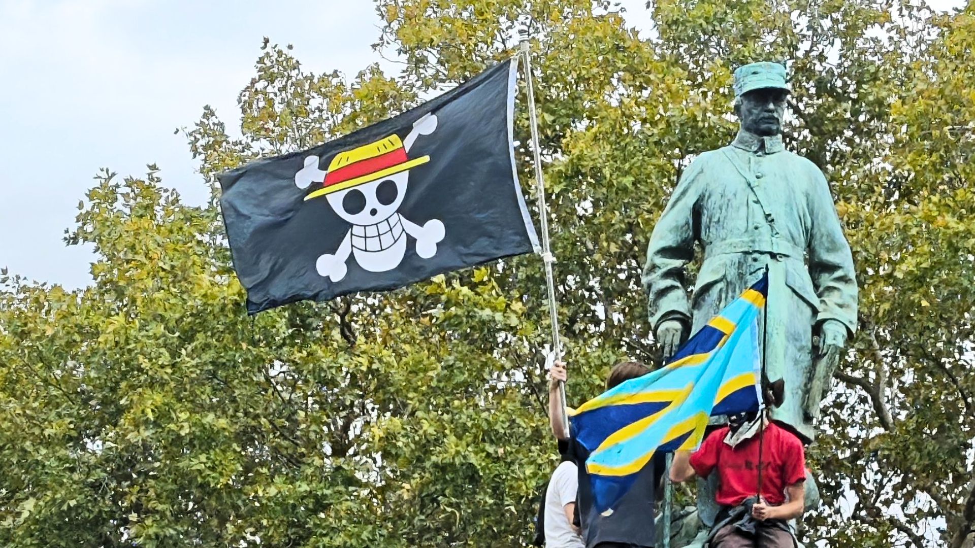 One Piece : les Français mettent les Japonais en colère en utilisant le drapeau emblématique dans les manifestations. Quand le manga devient un symbole