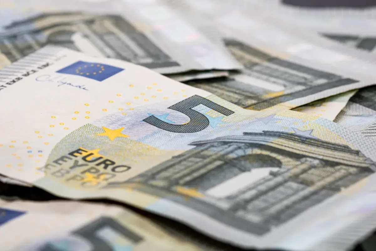 Beaucoup de gens ne le réalisent pas, mais un simple détail sur votre billet de 5 € peut valoir jusqu'à 5 000 € selon les collectionneurs