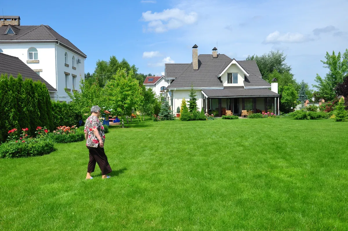 Elle achète un terrain à Amiens, fait construire sa maison, 6 ans plus tard elle découvre qu'elle doit 13 246,80 € à son voisin