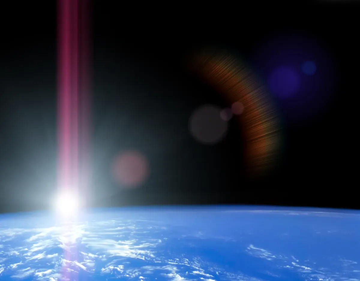 Des astronomes confirment un faisceau de « méga-laser » à 8 milliards d'années-lumière qui ne s'estompe pas