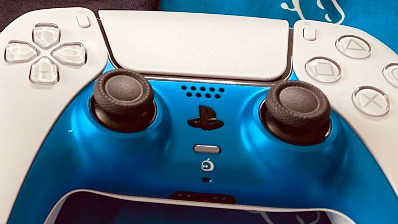 PS5 : Une manette DualSense bleue officielle ultra collector repérée