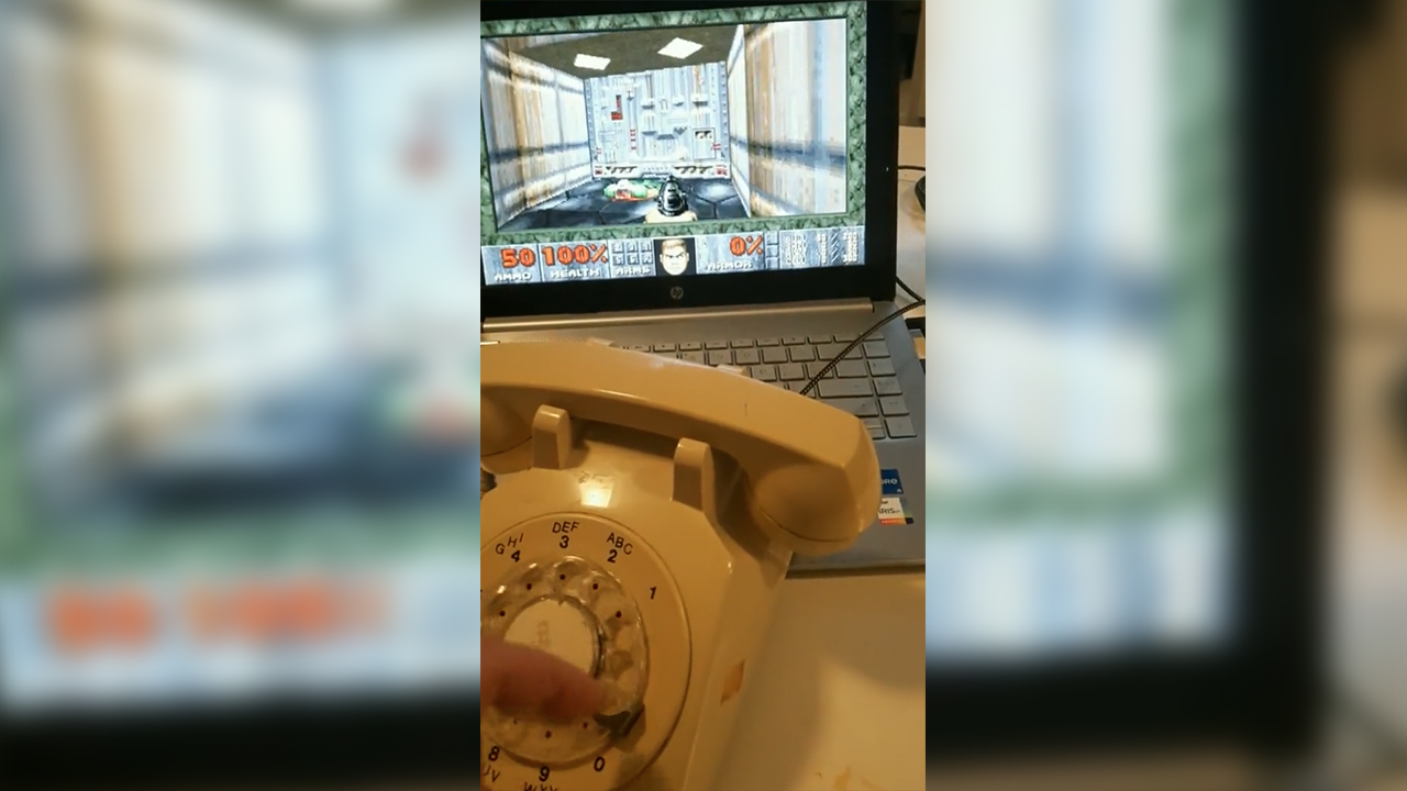 Doom rendu jouable à l'aide d'un... téléphone à cadran, la vidéo improbable