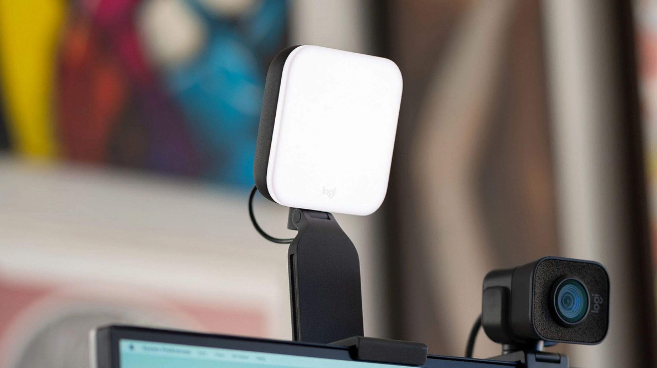 Logitech Litra Glow : Une lampe de streaming pour vous rendre "plus beau"