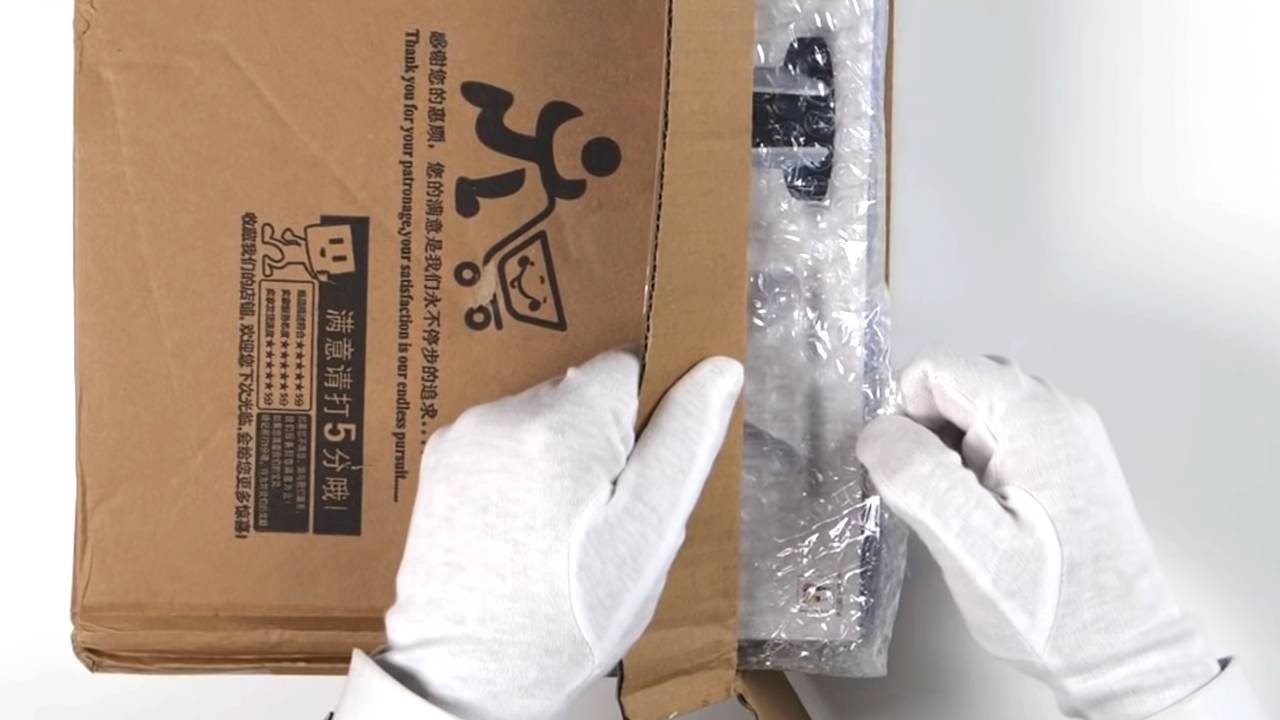 L'image du jour : Unboxing d'une mini "PS5"