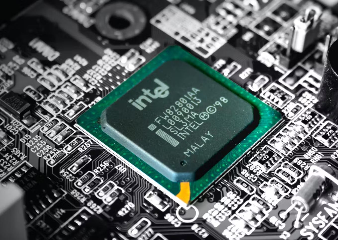 La pénurie de puces devrait durer encore quelques années selon Intel