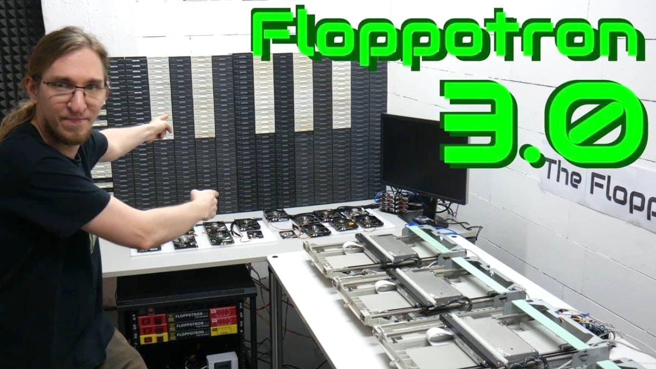 L'image du jour : Le Floppotron 3.0 en action, l'énorme machine orchestre 100% hardware