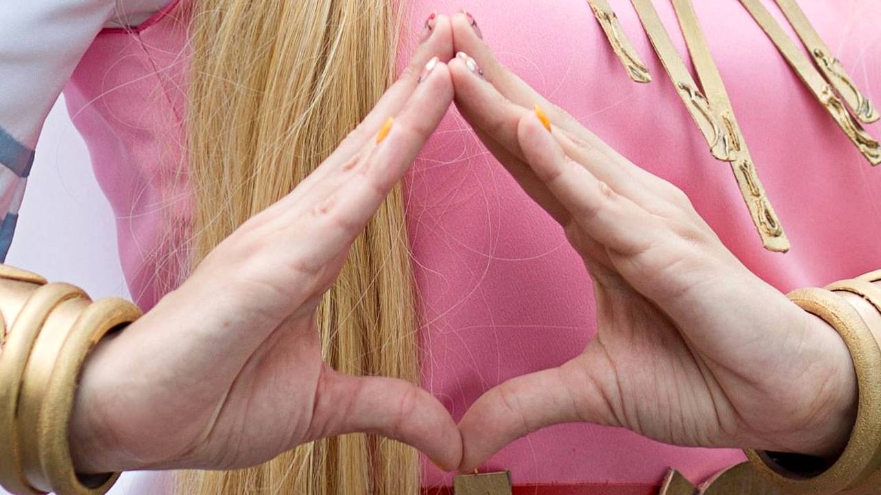 L'image du jour : Zelda, une très jolie cosplayeuse aux yeux revolver