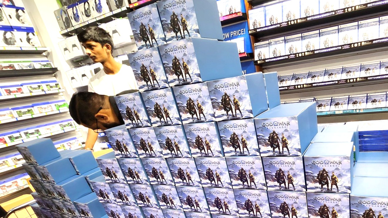 Youpi matin : une grosse file d'attente en Inde pour God of War Ragnarok