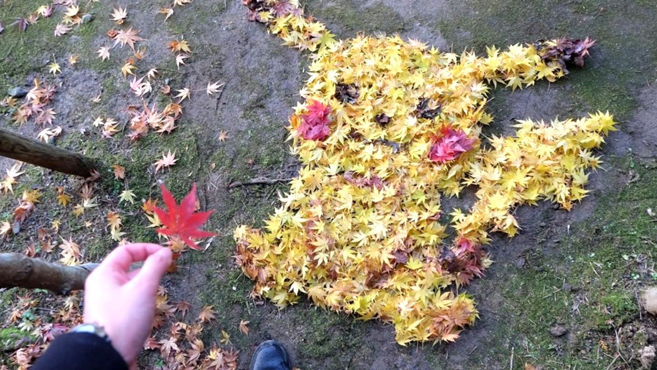 L'image du jour : elle crée des persos avec des feuilles, c'est trop mignon !