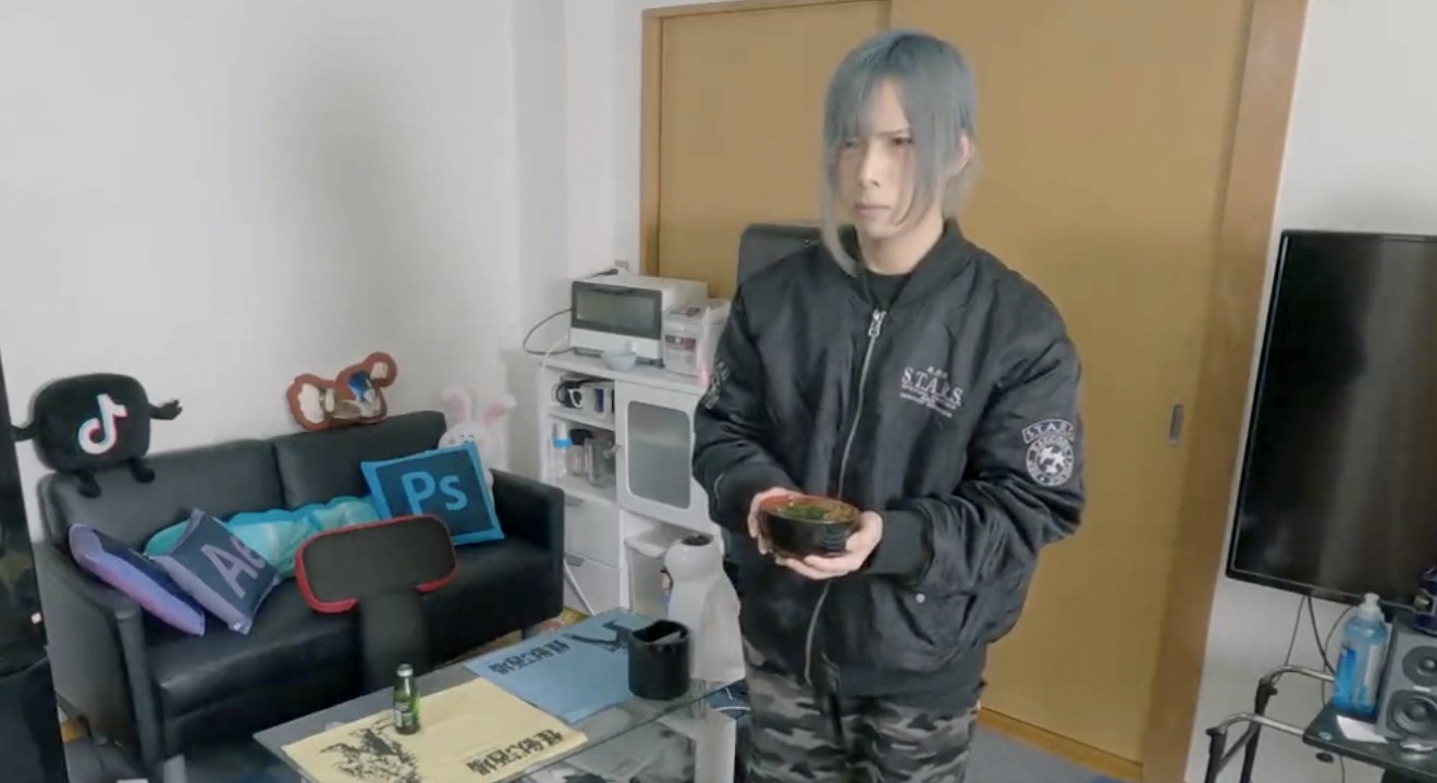 L'image du jour : il parodie Resident Evil, et c'est fantastique