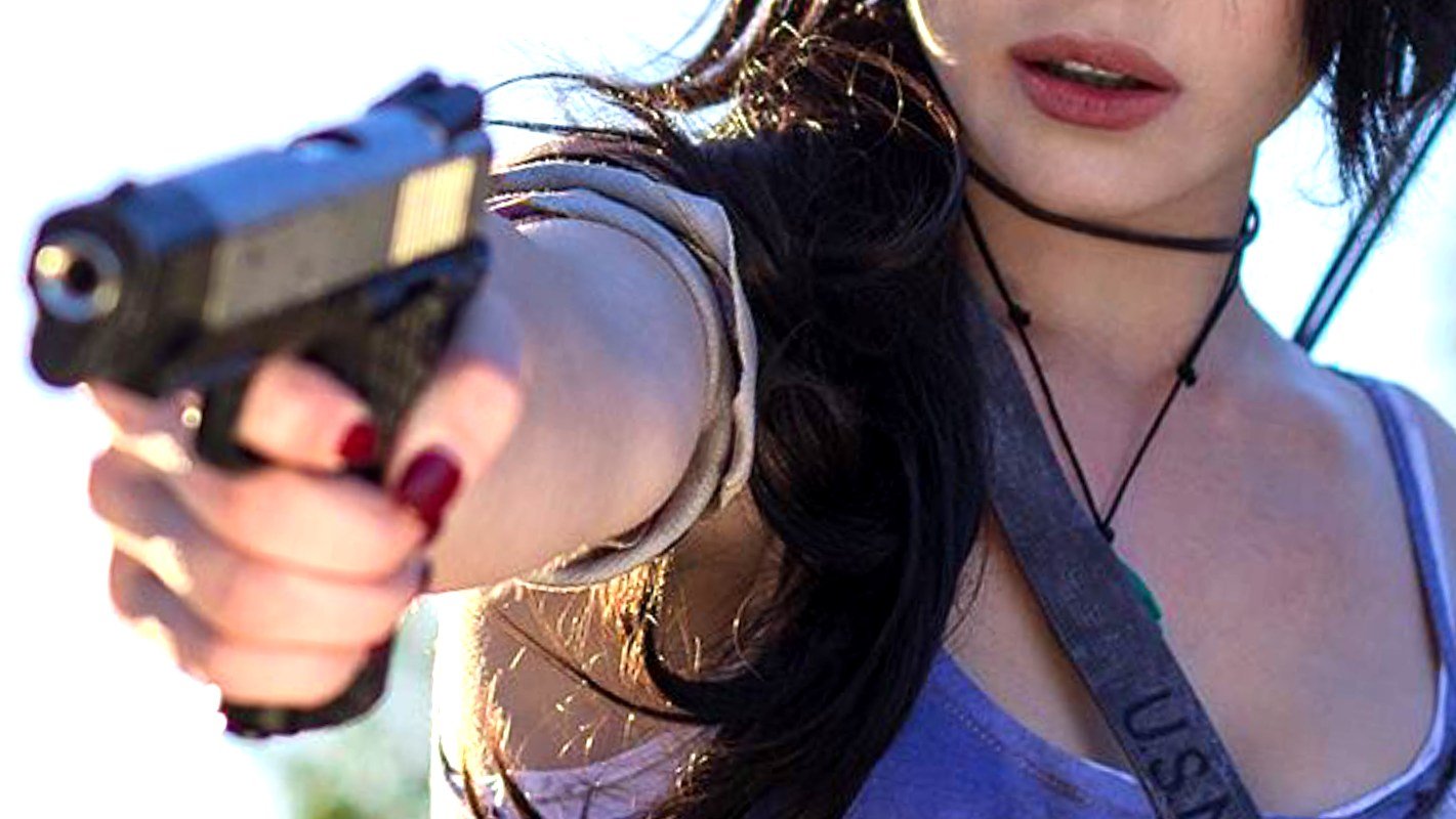 L'image du jour : un très joli cosplay de Lara Croft aux yeux revolver