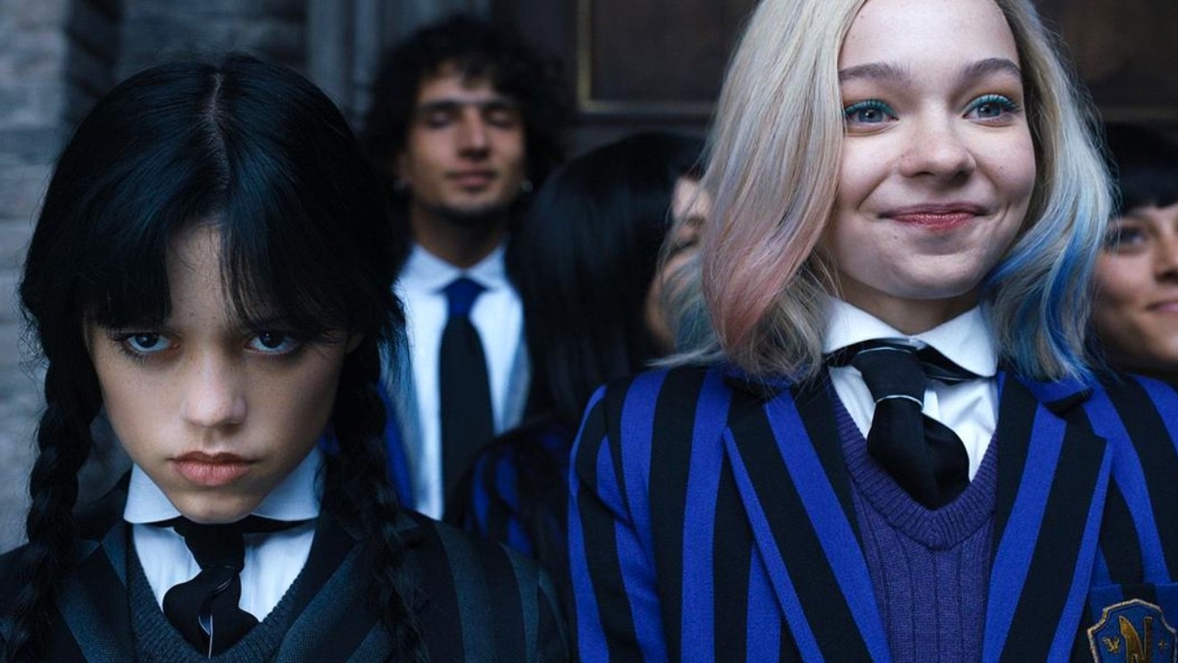 Mercredi : une série Netflix pour ados ? Jenna Ortega balance !