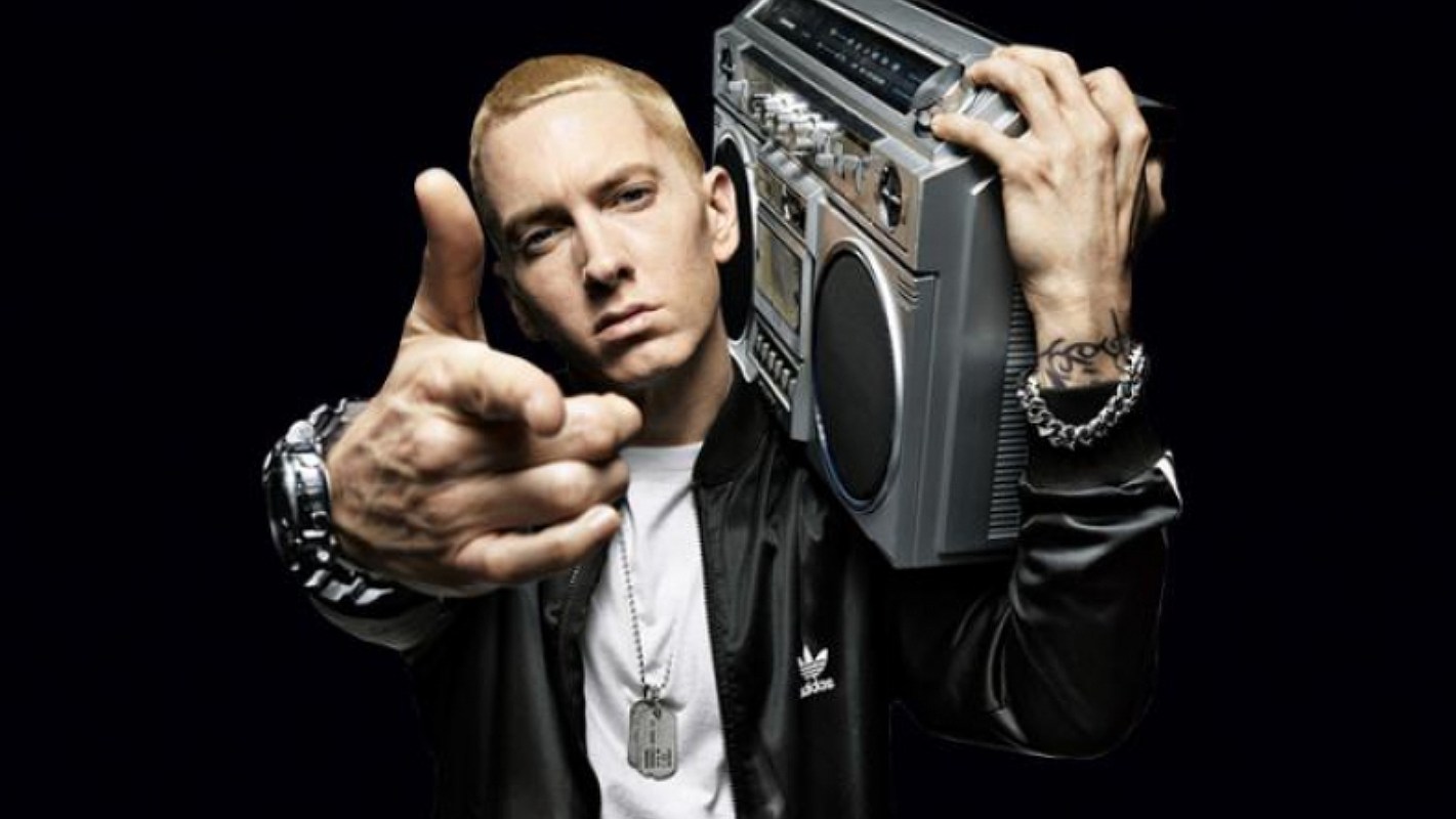 L'image du jour : ce jour où Eminem croquait à pleines dents une PlayStation