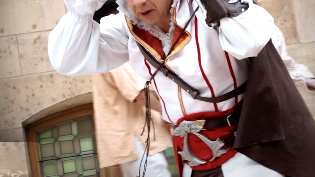 L'image du jour : Stéphane Bern s'envoie en l'air dans Assassin's Creed