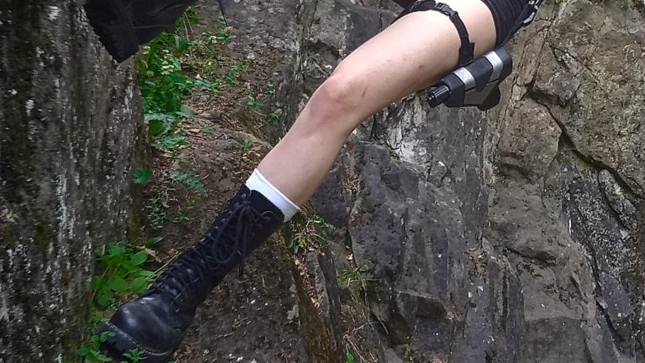 L'image du jour : un joli cosplay de Lara Croft acrobatique